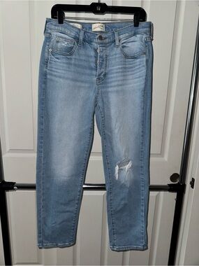 Universal Threads Light Blue Mid-Rise 80s Slim Women’s Distressed Jeans
